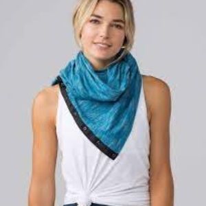 Lululemon Vinyasa Scarf in Turcoise